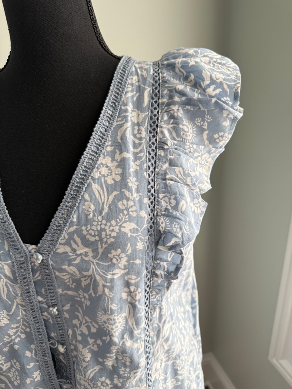 Lucky Brand Blue Floral Sleeveless V-Neck Button Dress - Picture 2 of 7